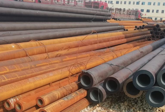 rusty seamless steel pipe